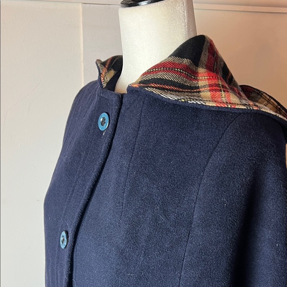 1960s Vintage Long Hooded Cape with Plaid Lining - Picture 4 of 9